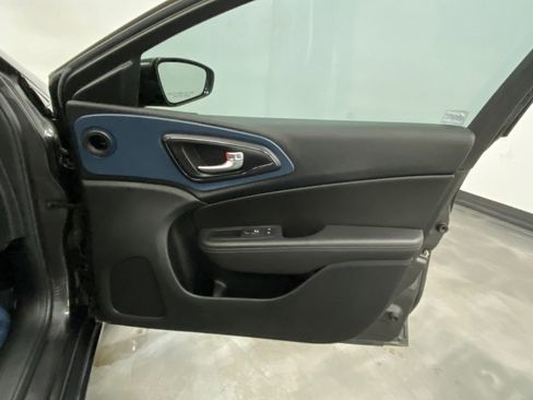 Used 2016 Chrysler 200 S w/ Comfort Group image 44