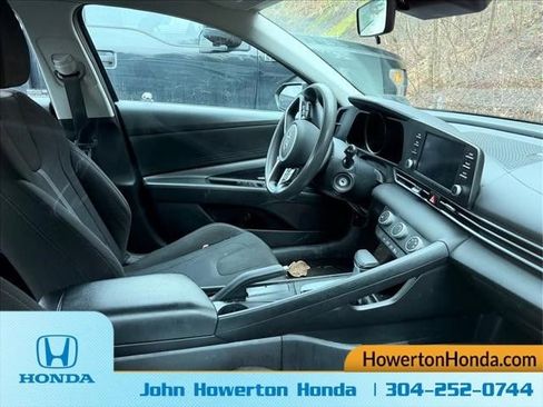 Used 2022 Hyundai Elantra SE image 5
