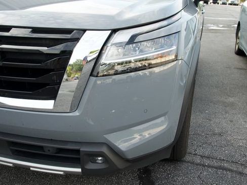 Used 2022 Nissan Pathfinder Platinum w/ Cargo Package FWD image 11