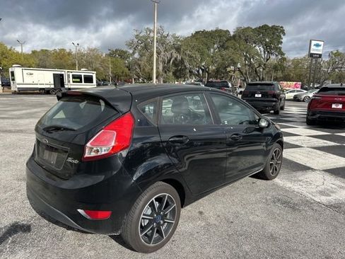Used 2019 Ford Fiesta SE image 5