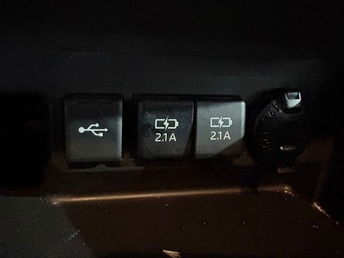 Used 2020 Toyota Highlander XLE image 12