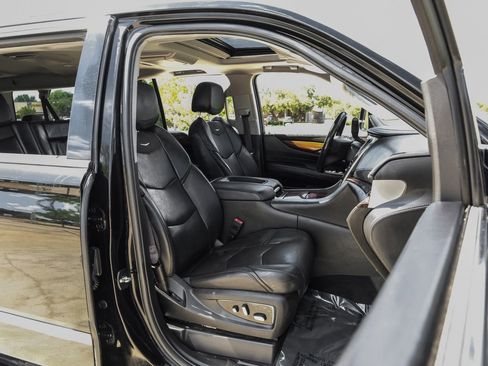 Used 2018 Cadillac Escalade ESV Luxury RWD image 30