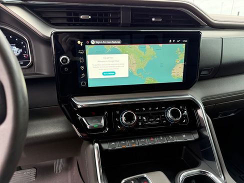 Used 2024 GMC Sierra 1500 Denali w/ Technology Package image 10