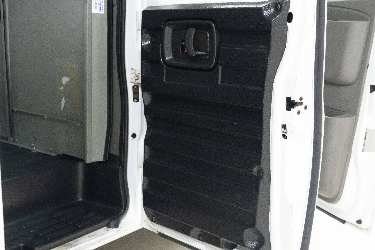 Used 2017 Chevrolet Express 2500 Extended RWD image 20