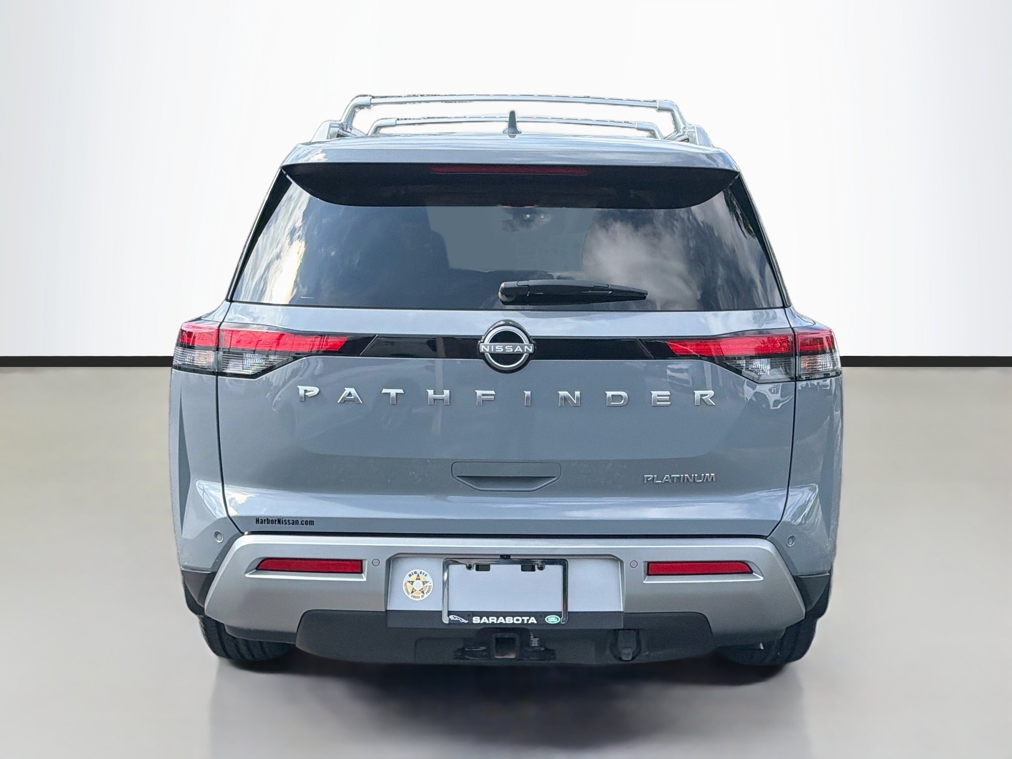 Used 2024 Nissan Pathfinder Platinum FWD image 4