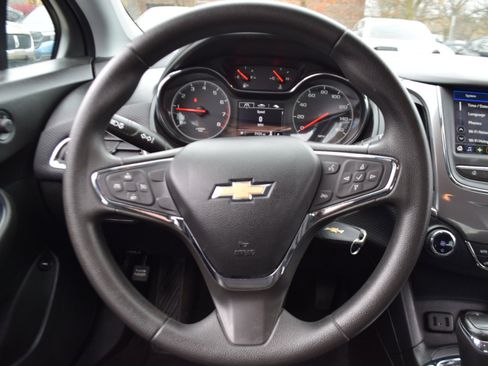 Used 2019 Chevrolet Cruze LT image 13