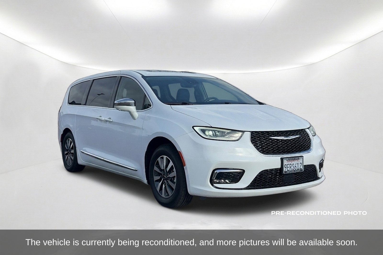 Used 2022 Chrysler Pacifica Limited FWD image 3
