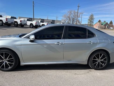 Used 2022 Toyota Camry SE image 7