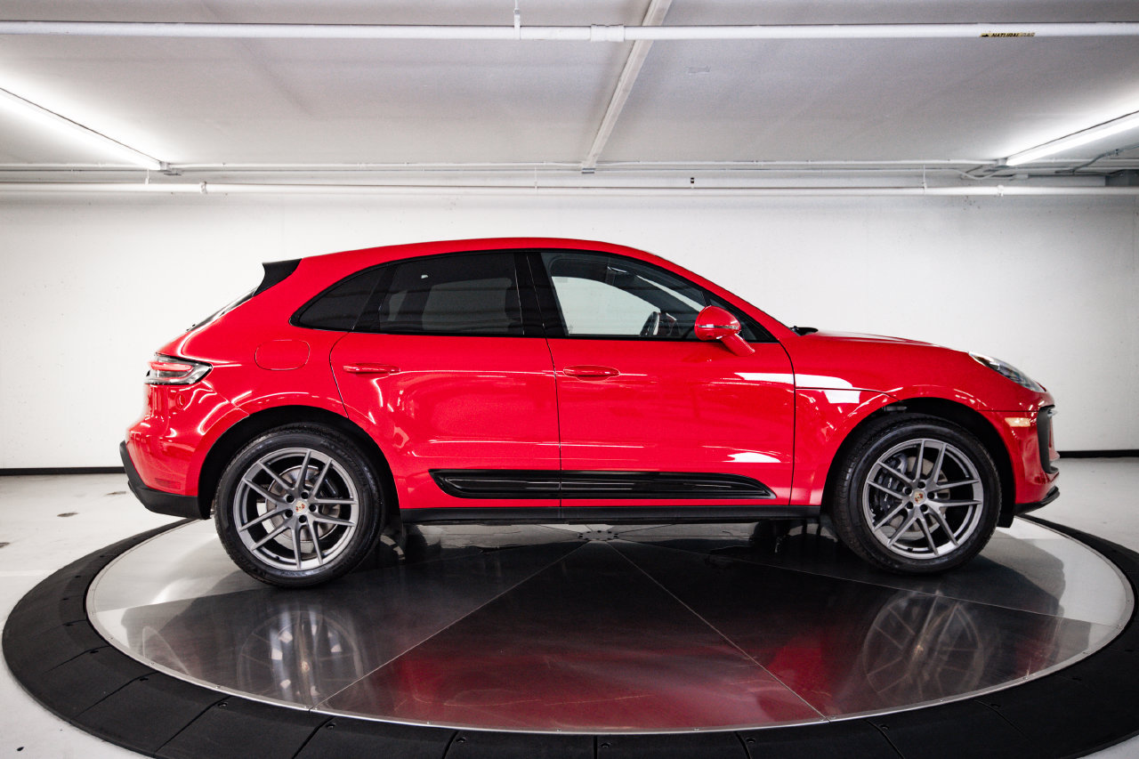 Certified 2026 Porsche Macan AWD/4WD image 8