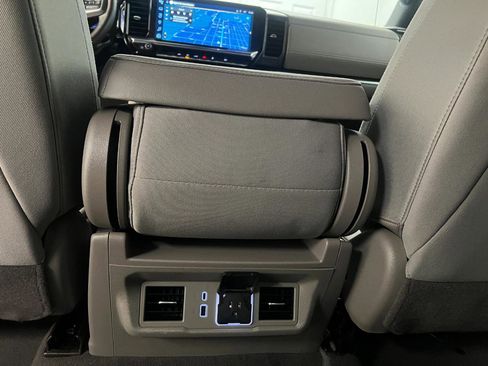 Used 2025 Chevrolet Silverado 1500 LT AWD/4WD image 43