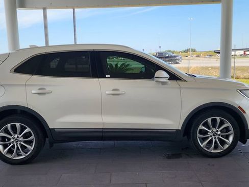 Used 2017 Lincoln MKC Select w/ Select Plus Package image 5