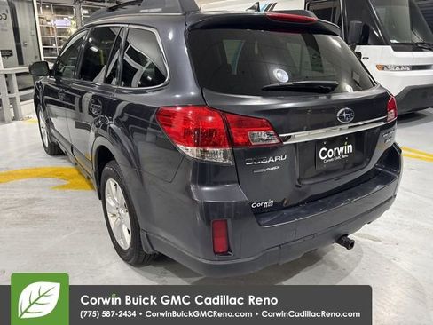 Used 2011 Subaru Outback 3.6R Limited w/ PWR Moonroof Pkg AWD/4WD image 4