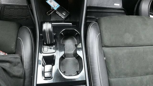 Used 2019 Volvo XC40 T5 R-Design AWD/4WD image 19