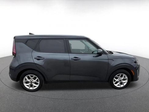 Used 2025 Kia Soul LX w/ LX Technology Package FWD image 16