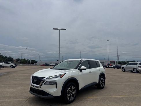 Certified 2023 Nissan Rogue SV FWD image 9