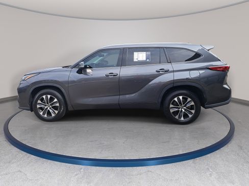 Used 2021 Toyota Highlander XLE FWD image 8