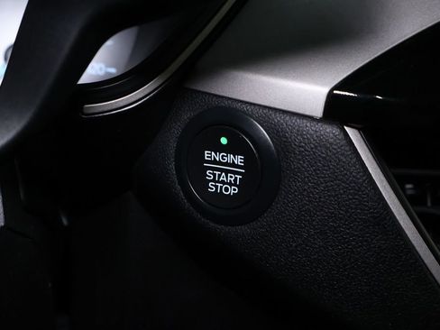 Used 2020 Ford Escape SE image 25