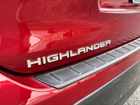 Used 2023 Toyota Highlander Limited FWD image 31