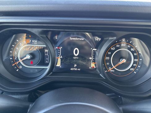 Used 2024 Jeep Wrangler Sahara image 17