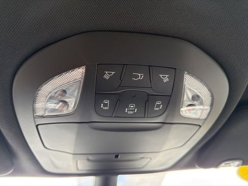 Used 2025 Chrysler Voyager LX image 25