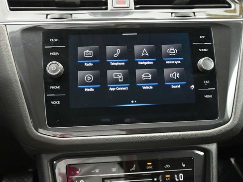 Used 2023 Volkswagen Tiguan SE image 22