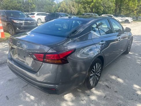Used 2025 Nissan Altima 2.5 SV FWD image 4