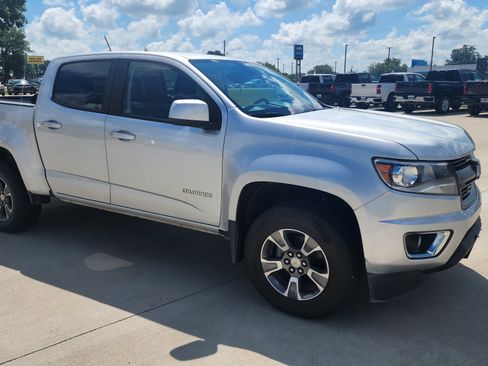 Used 2019 Chevrolet Colorado Z71 AWD/4WD image 3