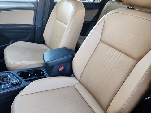 Certified 2024 Volkswagen Tiguan SE image 8