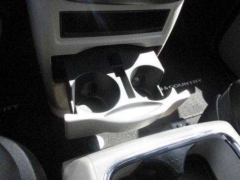 Used 2012 Chrysler Town & Country Touring-L w/ Driver Convenience Group image 58