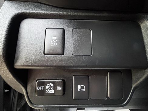 Used 2022 Toyota Tacoma SR image 11