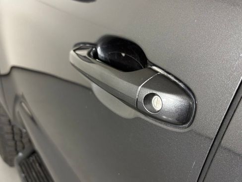 Used 2018 Toyota Tacoma SR w/ SR Convenience Package AWD/4WD image 15