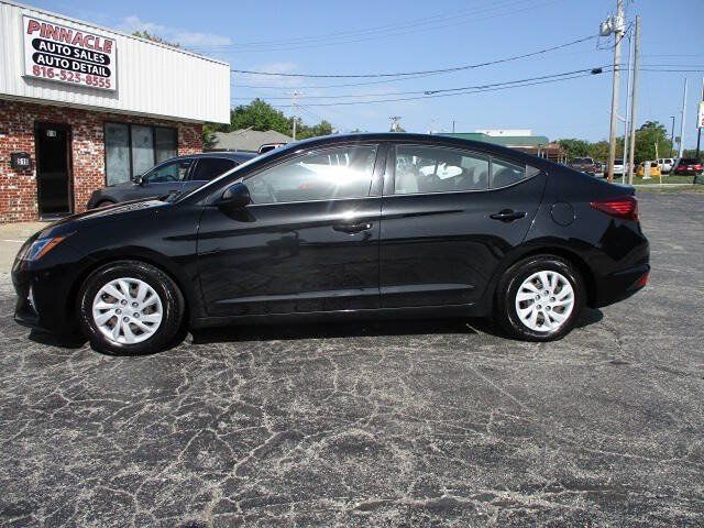 Used 2020 Hyundai Elantra SE FWD image 1