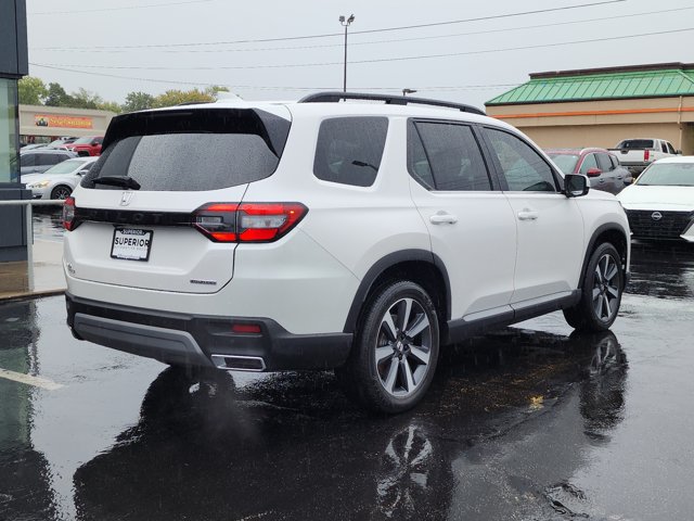 Used 2025 Honda Pilot Touring image 3