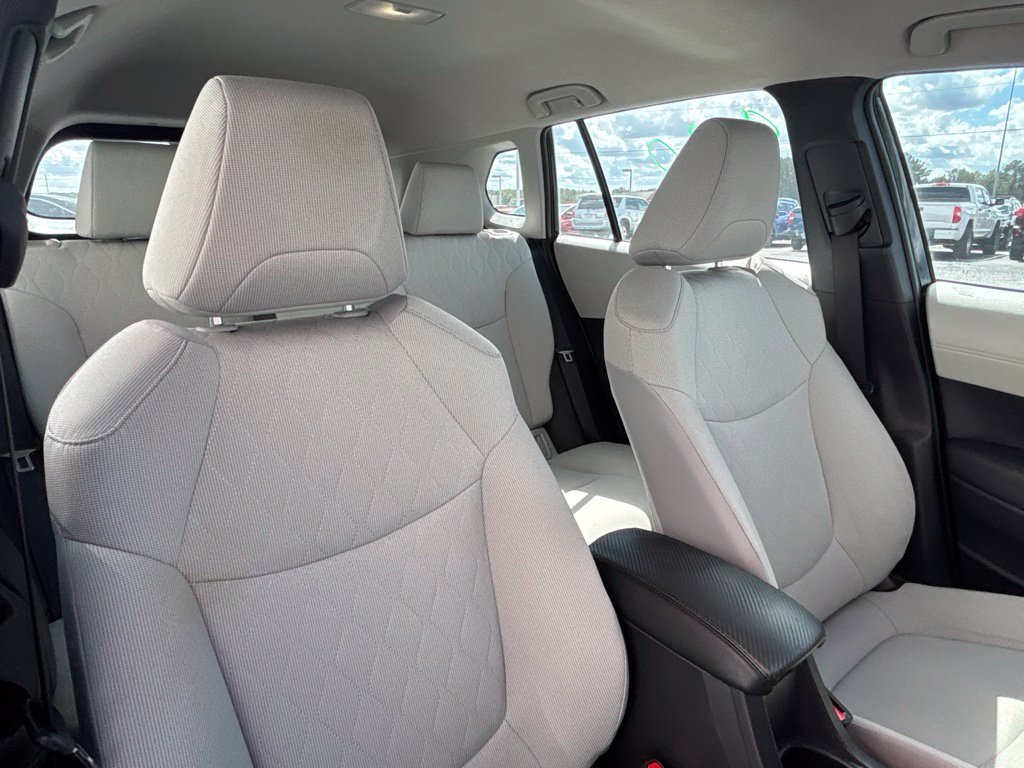 Used 2025 Toyota Corolla Cross L FWD image 17