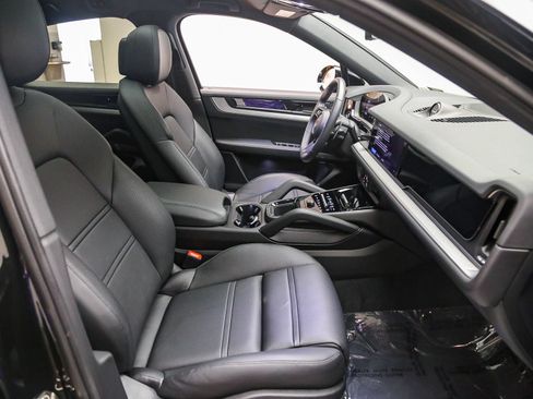 Certified 2026 Porsche Cayenne Coupe AWD/4WD image 20