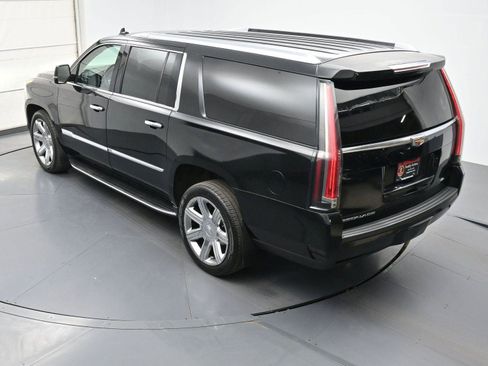 Used 2019 Cadillac Escalade ESV Luxury AWD/4WD image 32