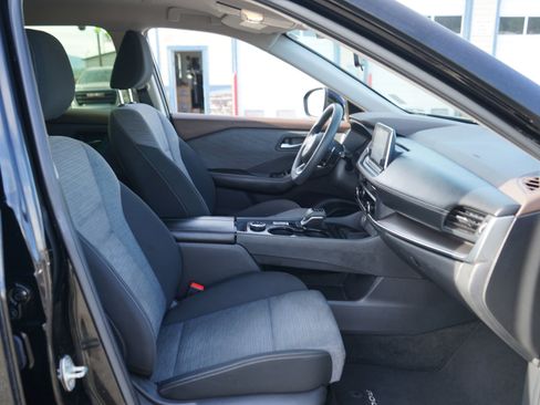 Used 2023 Nissan Rogue SV image 31