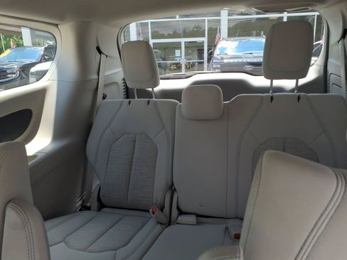 Used 2017 Chrysler Pacifica Touring Plus FWD image 7