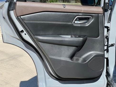 Used 2021 Nissan Rogue SL image 15