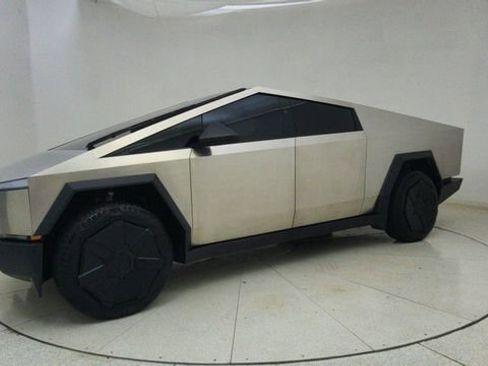 Used 2024 Tesla Cybertruck AWD Crew Cab image 63