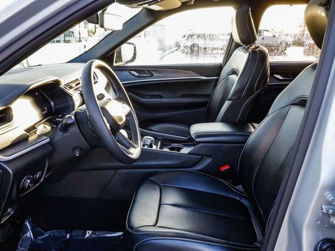 Used 2024 Jeep Grand Cherokee L Limited w/ Luxury Tech Group II image 22