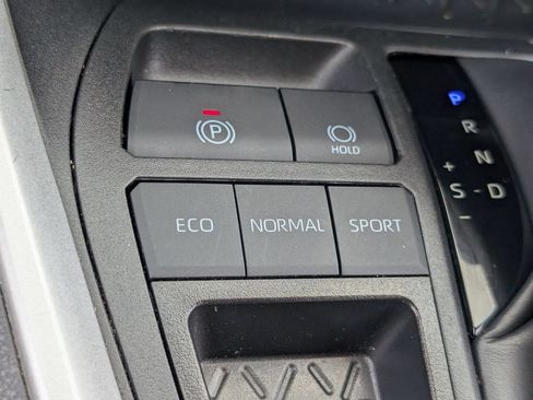 Used 2025 Toyota RAV4 XLE w/ Convenience Package FWD image 20