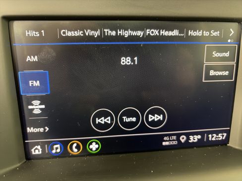 Used 2023 GMC Terrain SLE w/ Driver Convenience Package image 21