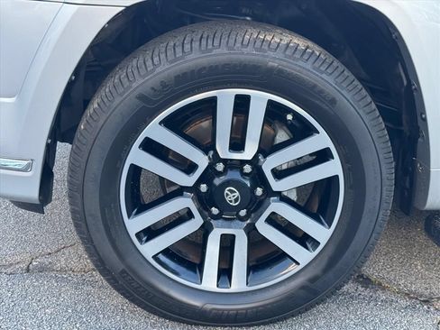 Used 2020 Toyota 4Runner Limited AWD/4WD image 9