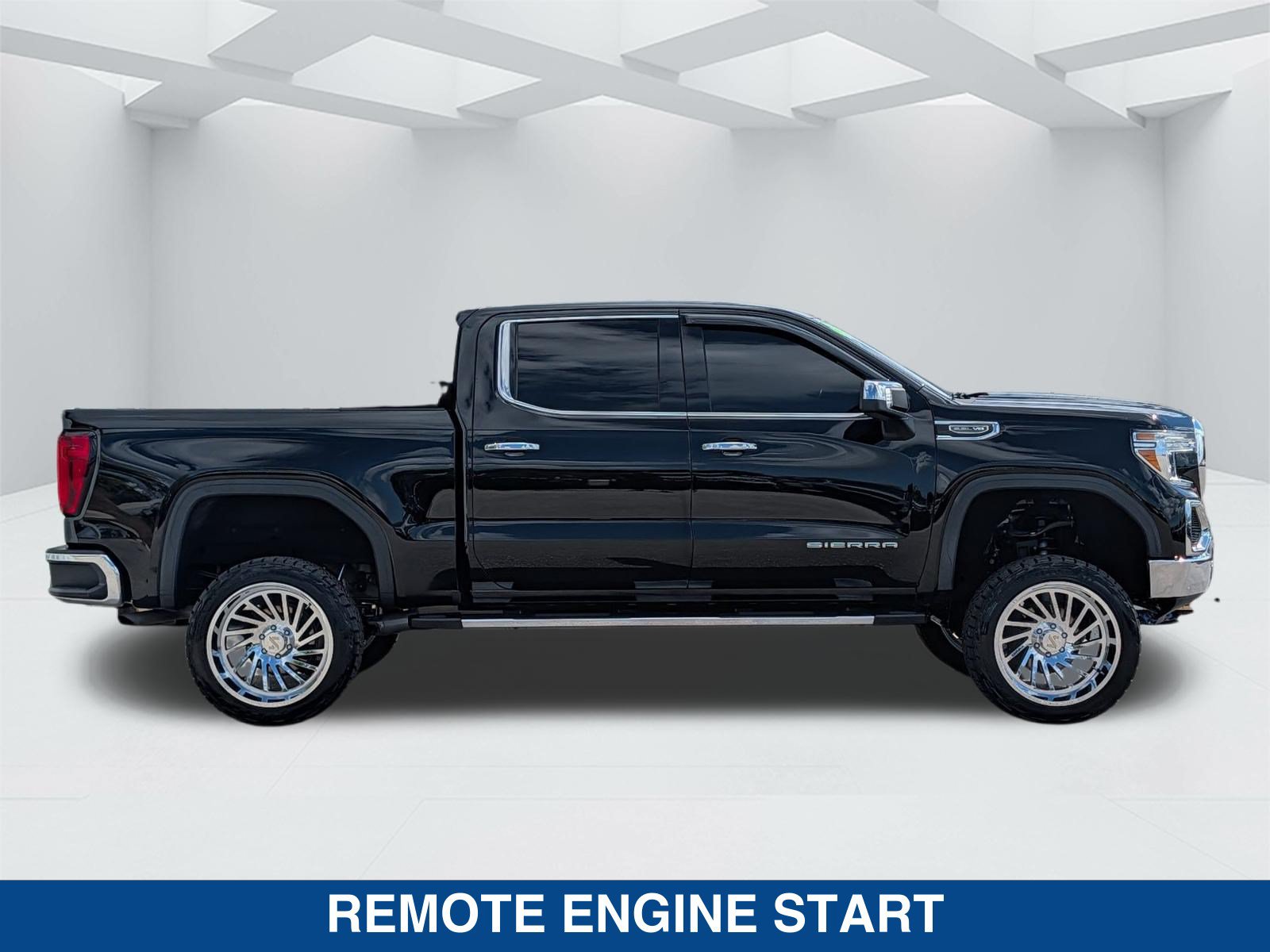 Used 2020 GMC Sierra 1500 SLT w/ SLT Premium Plus Package RWD image 4
