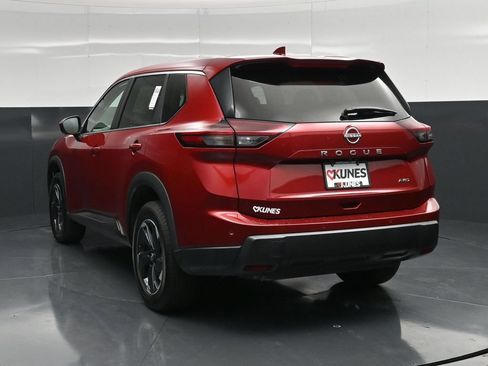 Used 2025 Nissan Rogue SV AWD/4WD image 10