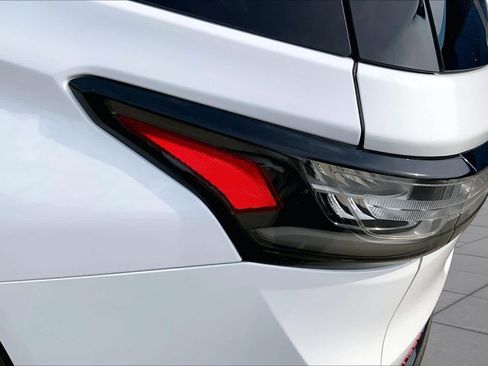Used 2018 Chevrolet Traverse Premier w/ Redline Edition AWD/4WD image 29