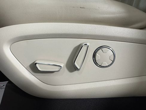 Used 2019 Lincoln MKC Select w/ Select Plus Package AWD/4WD image 35