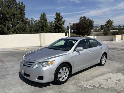 Used 2011 Toyota Camry LE image 7