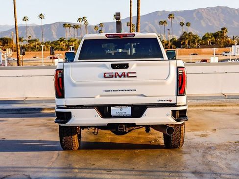 Used 2025 GMC Sierra 2500 AT4 image 8